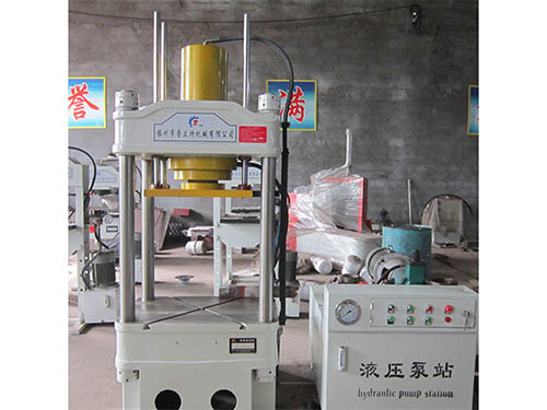 小(xiǎo)型液壓機 四柱油壓機